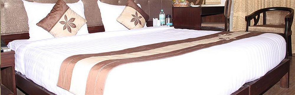 Oyo 1227 Hotel Rousha Inn Ghaziabad Bagian luar foto
