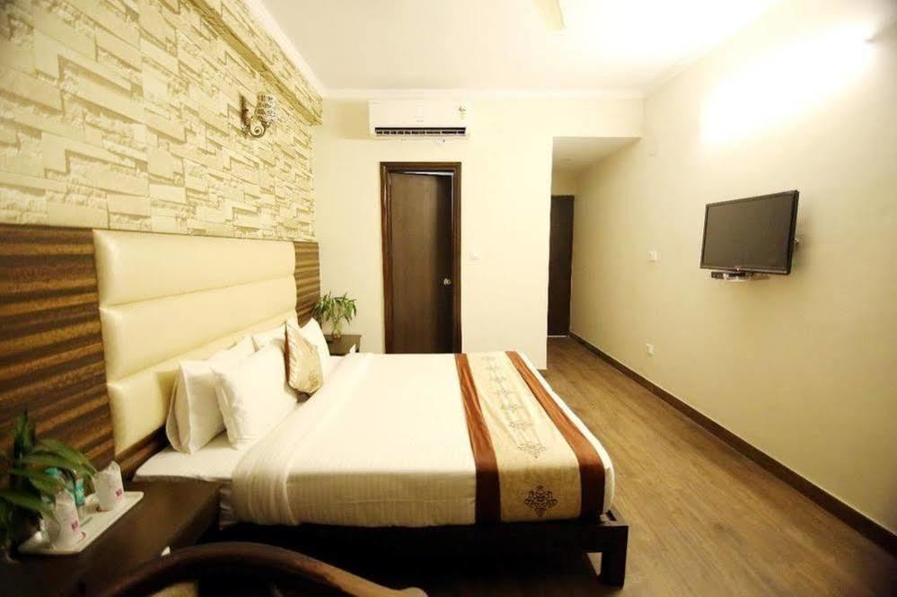 Oyo 1227 Hotel Rousha Inn Ghaziabad Bagian luar foto