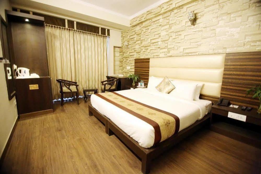 Oyo 1227 Hotel Rousha Inn Ghaziabad Bagian luar foto